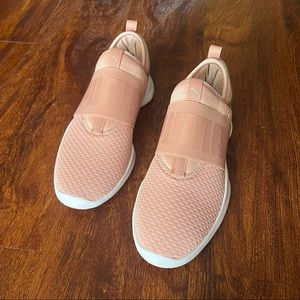 Puma soft foam pink shoes